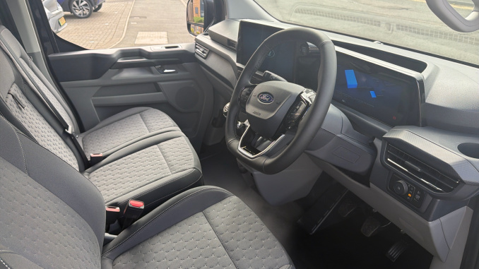 Ford Transit Custom 280 L1 Diesel Fwd 2.0 EcoBlue 136ps H1 Van Limited - Image 6